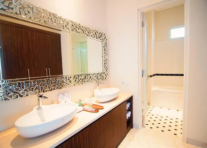 Villa Tepi Segara House *